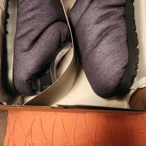 Ugg Super Soft Slipper/SLIDES - Picture 3 of 6